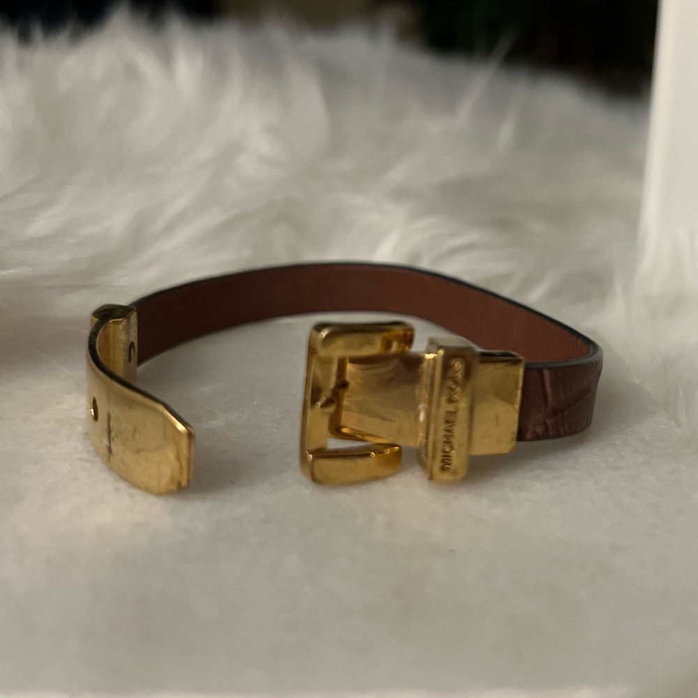 ✔Michael Kors Leather Belt Bracelet - Picture 4 of 9